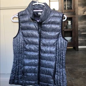Levi colored sleeveless puffer vest